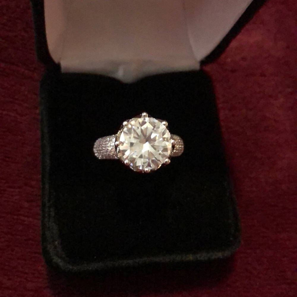 S925 5 CT Solitaire Simulated Diamond Crown Ring - Picture 5 of 6